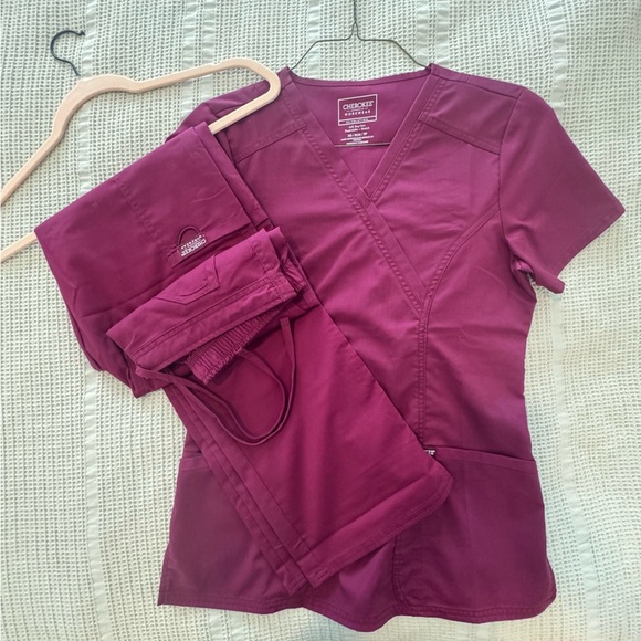 Cherokee women’s scrubs - Picture 1 of 1